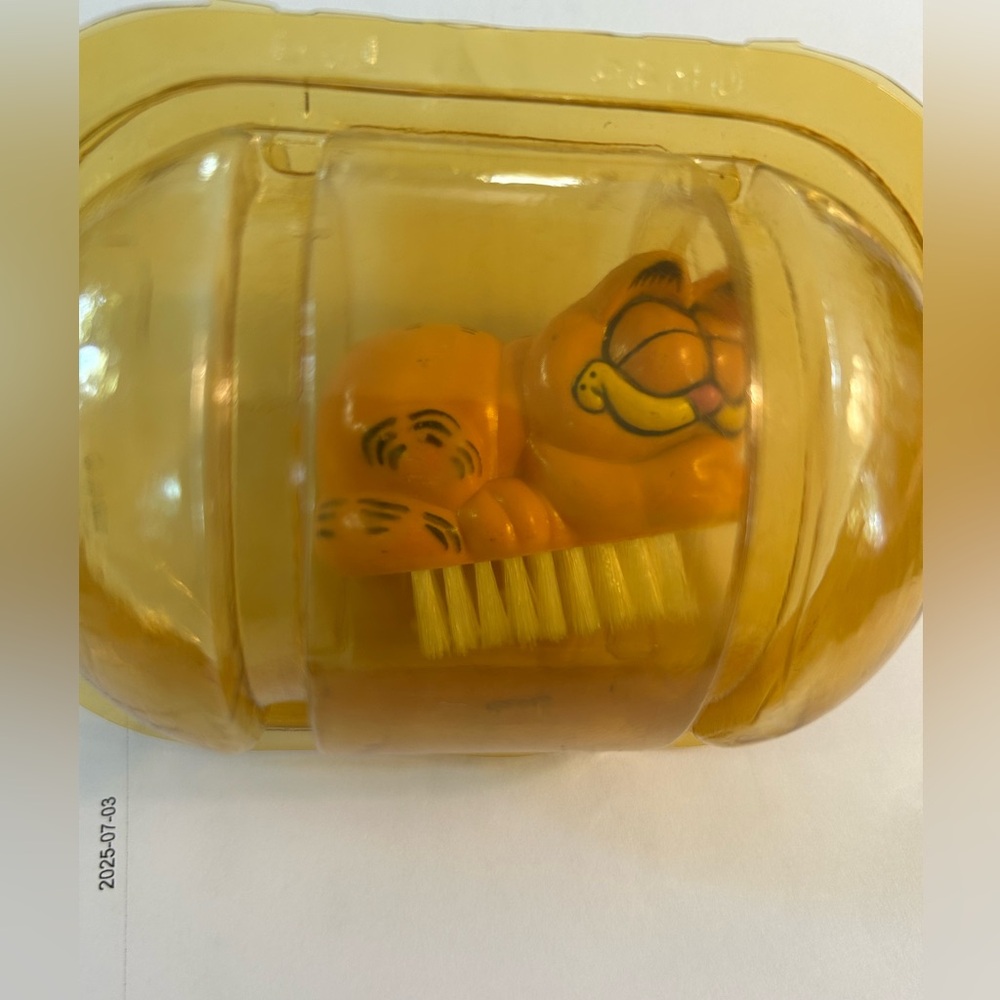 Vintage - 1978 Garfield The Cat Nail Brush - New in Case